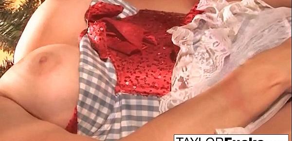  Taylor Vixen Shows Off those Amazing Tits